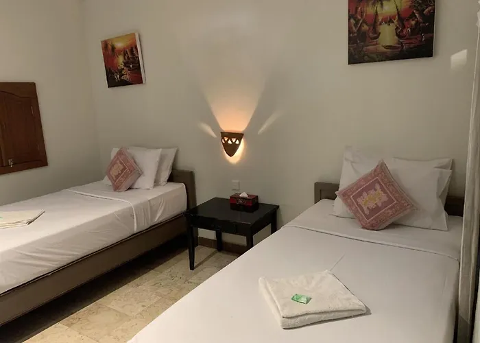 インダ 3* サヌール